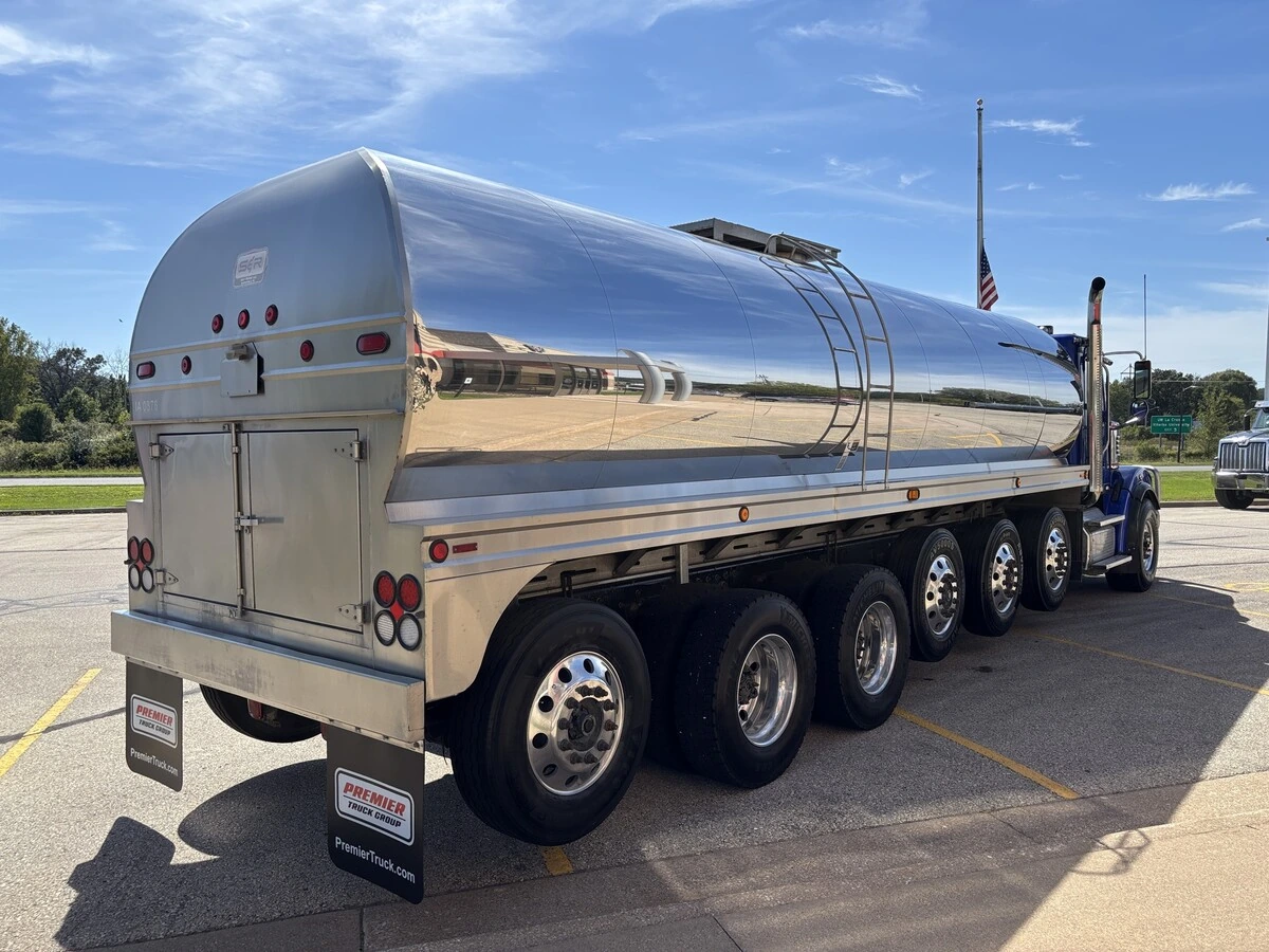 2023 Freightliner 122SD — photo 5