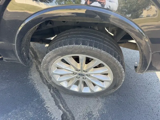 2019 Ford F-150 Limited photo 2