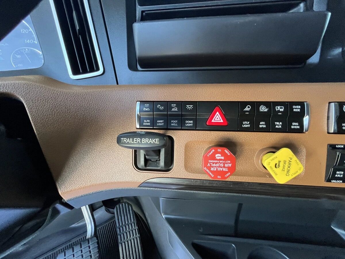 2022 Freightliner Cascadia - image 28