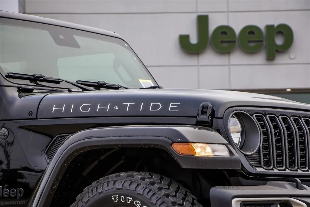 2025 Jeep Gladiator Sport photo 2