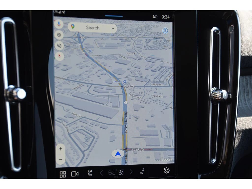 2025 Volvo - image 21