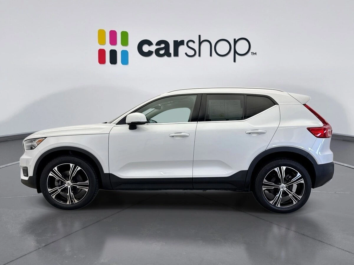 2022 Volvo - image 2