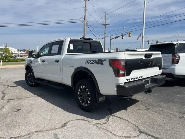 2024 Nissan Titan Crew Cab PRO-4X photo 5
