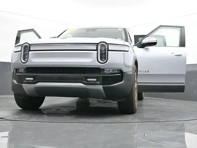 2022 Rivian R1T Adventure photo 55