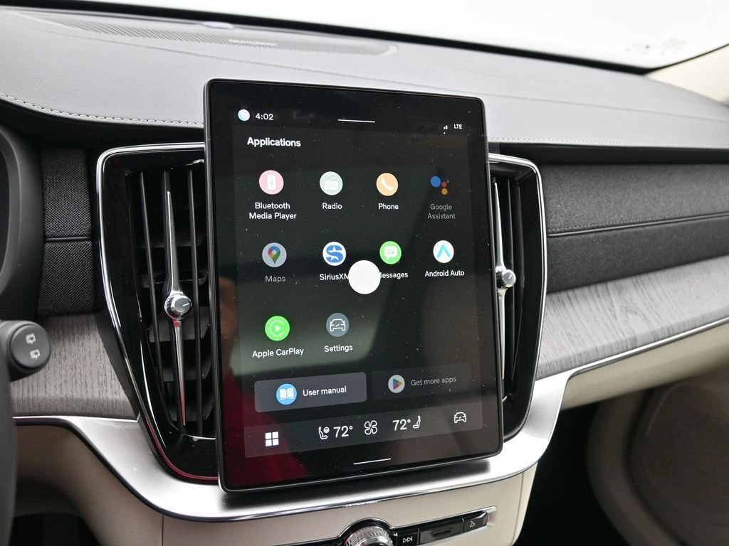 2026 Volvo - image 12