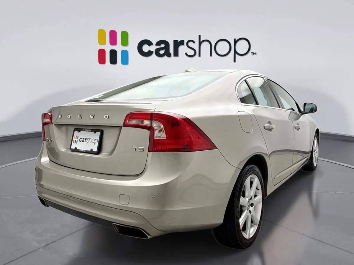2016 Volvo S60 T5 Drive-E Premier photo 4