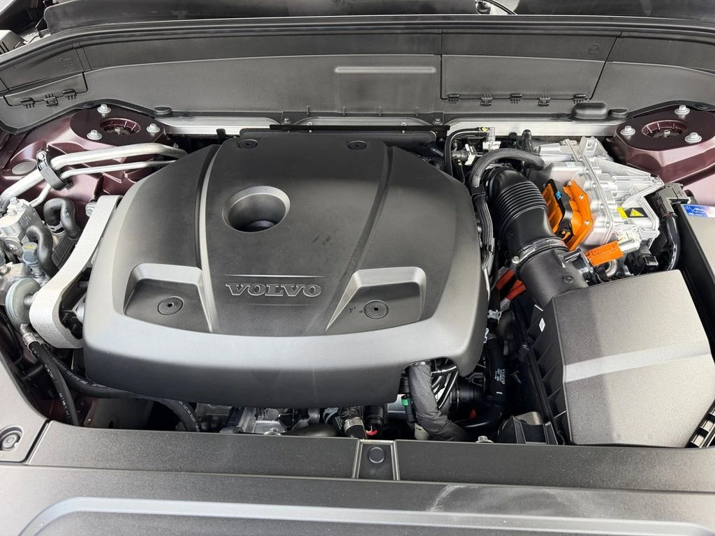 2025 Volvo - image 29