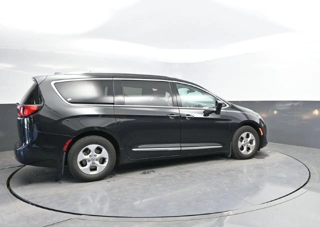Used 2017 Chrysler Pacifica Touring-L Plus with VIN 2C4RC1EG4HR614190 for sale in Belvidere, IL