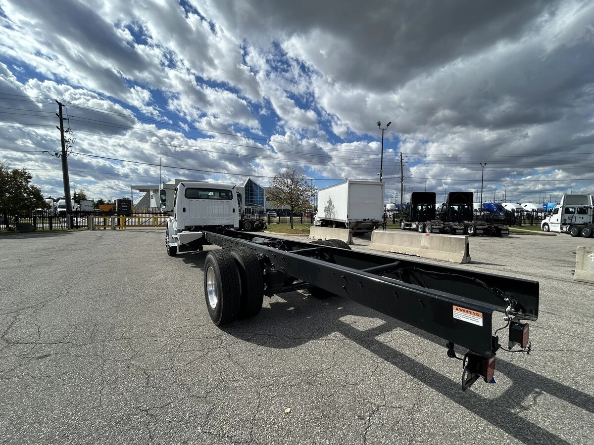 2027 Freightliner M2 106 — photo 5