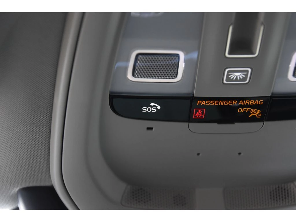 2026 Volvo - image 38