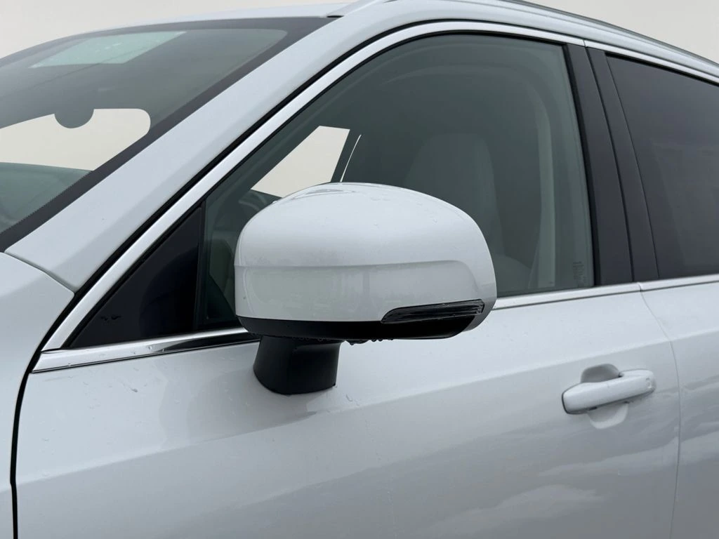 2026 Volvo - image 26