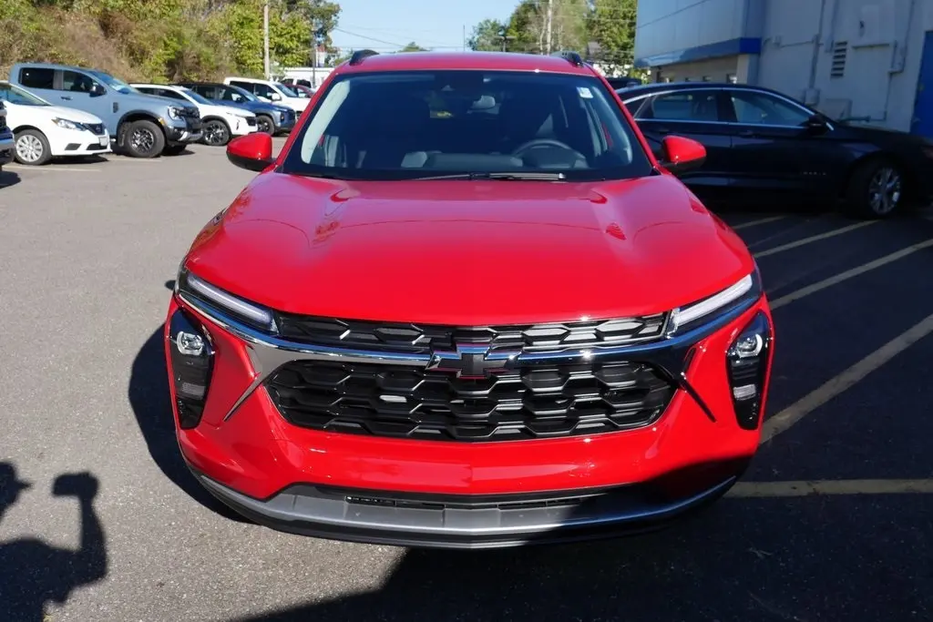 2026 Chevrolet Trax LT photo 3
