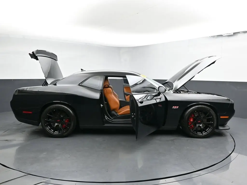 2016 Dodge Challenger SRT8 392 photo 33