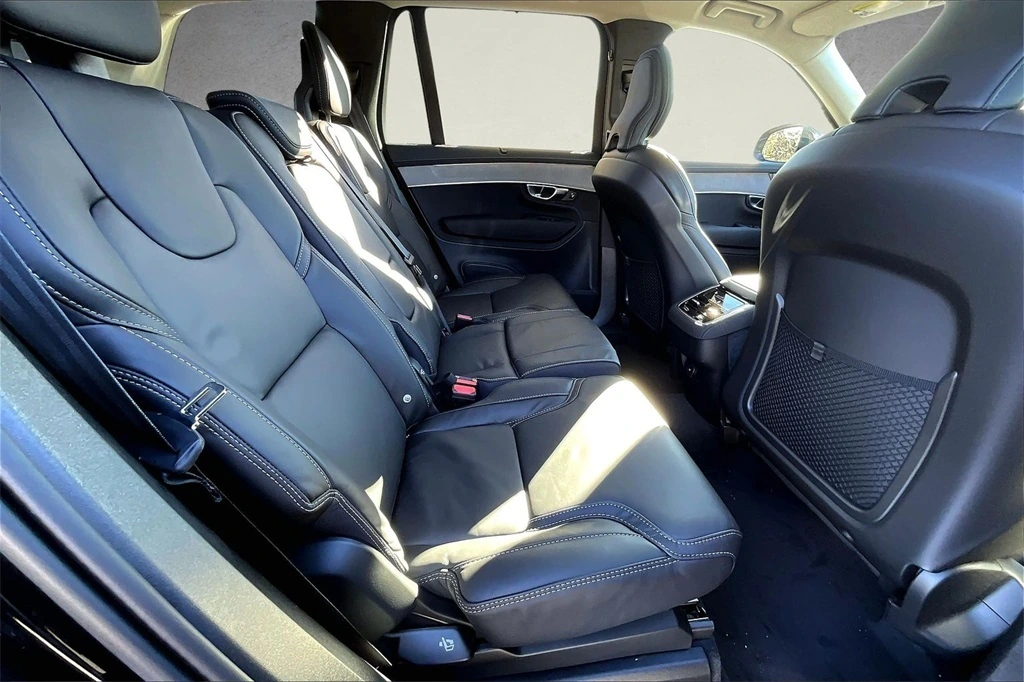 2026 Volvo - image 9