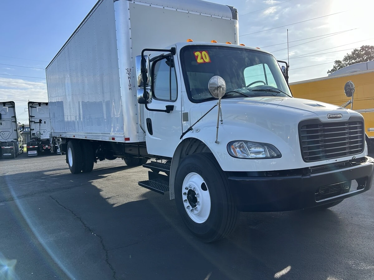 2020 Freightliner M2 106 — photo 2