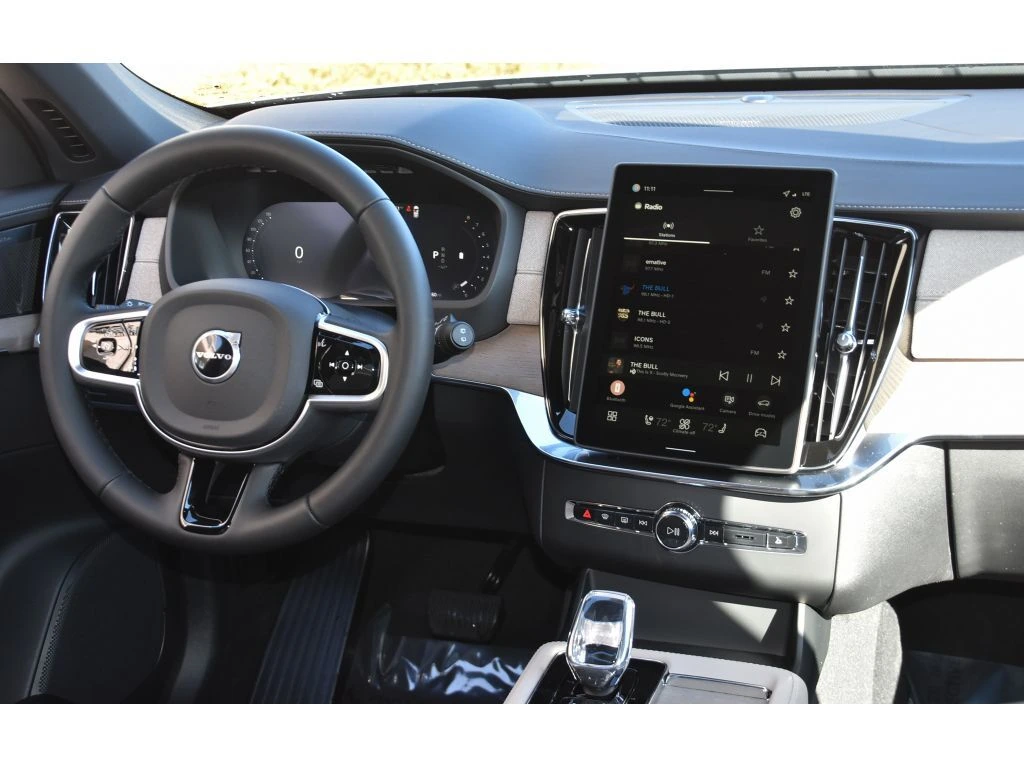 2026 Volvo - image 17