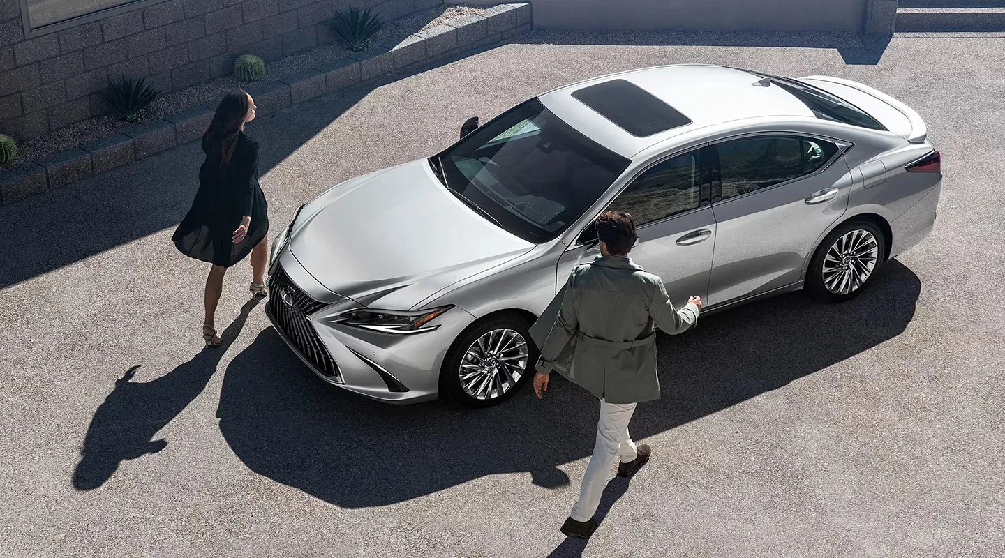 Lexus ES: