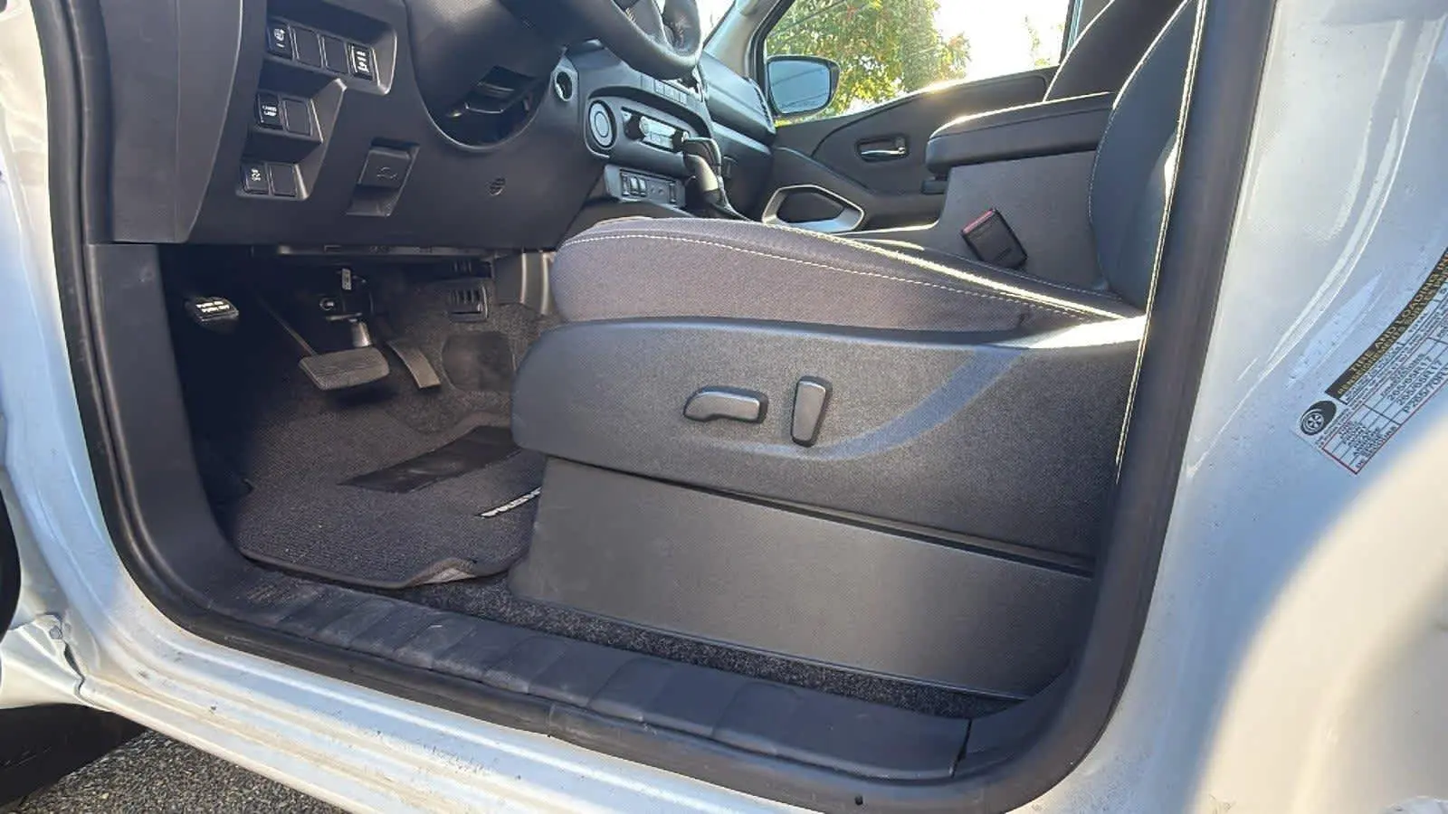 2024 Nissan Frontier SV photo 7