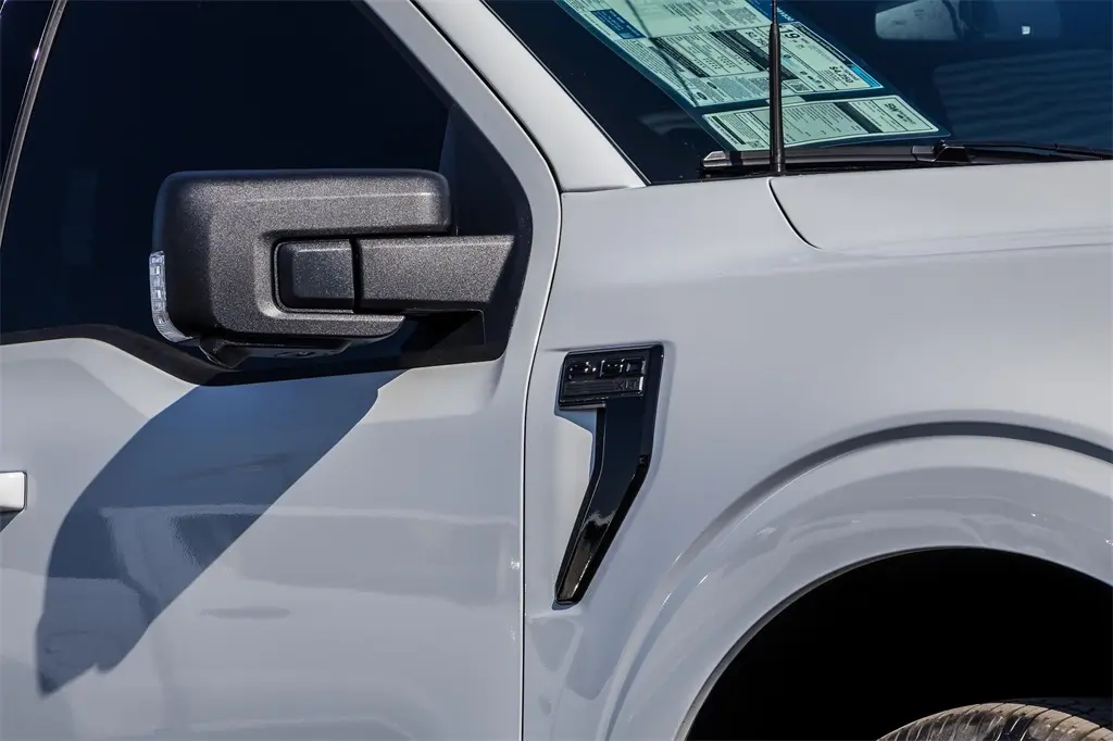 2025 Ford F-150 XLT photo 3