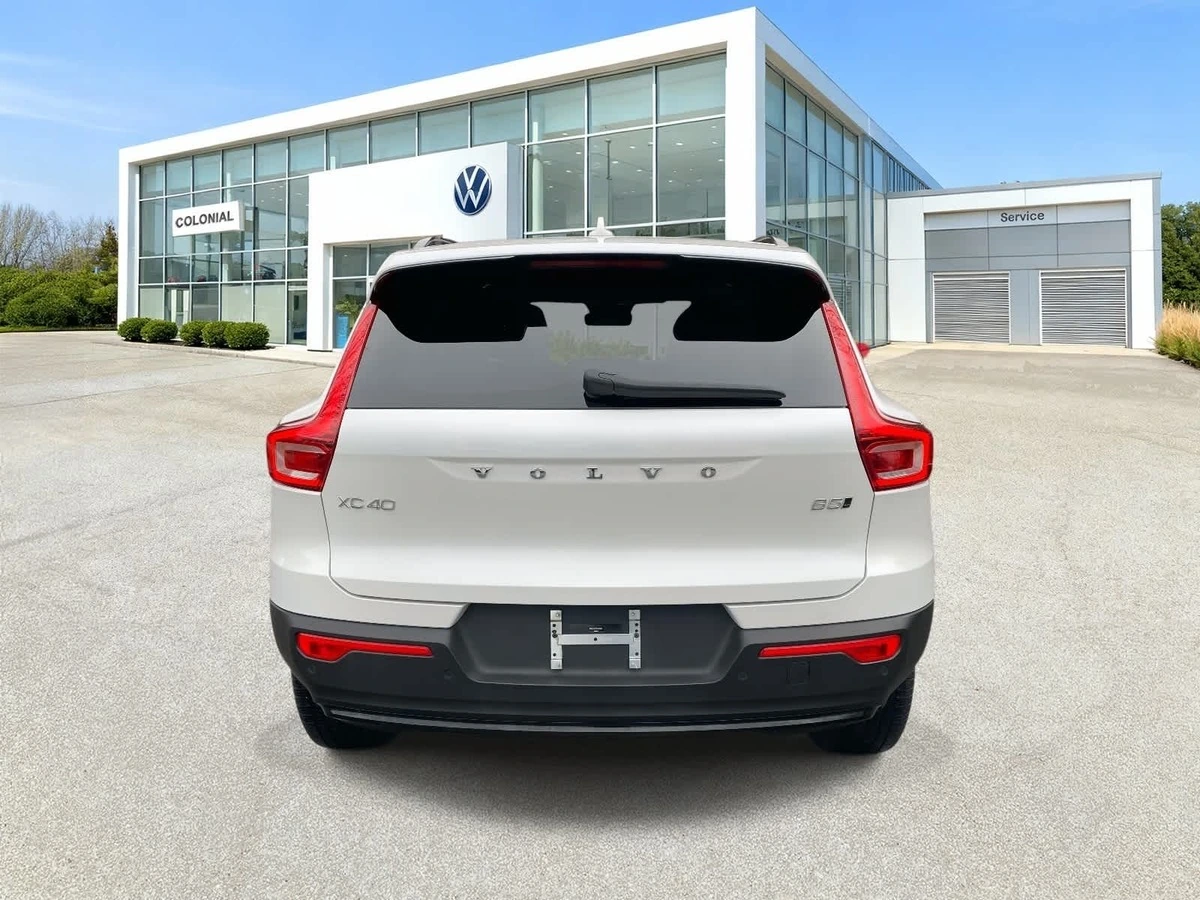 2024 Volvo - image 4