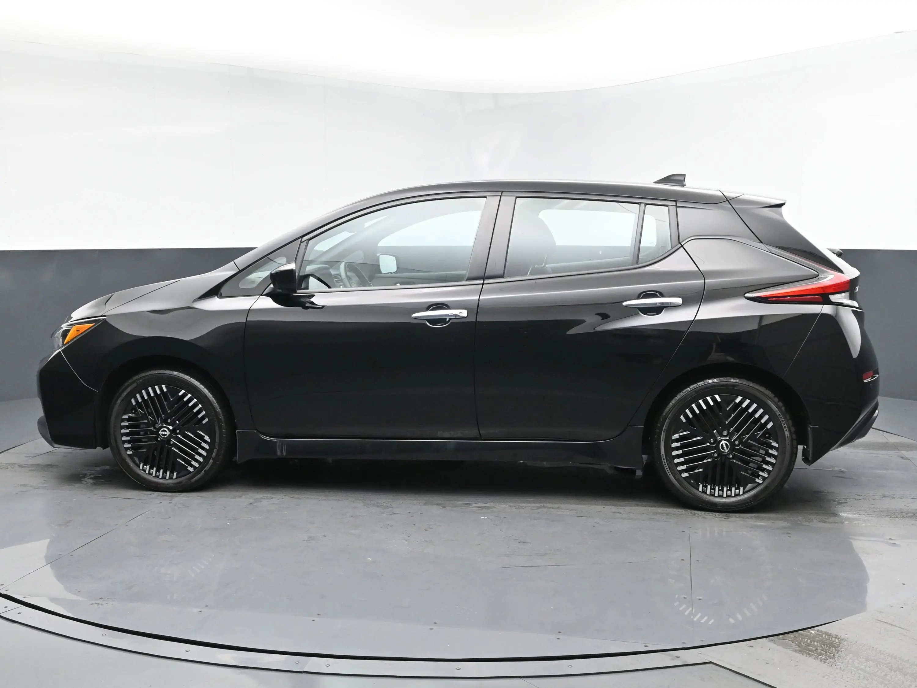 2023 Nissan Leaf SV Plus photo 4