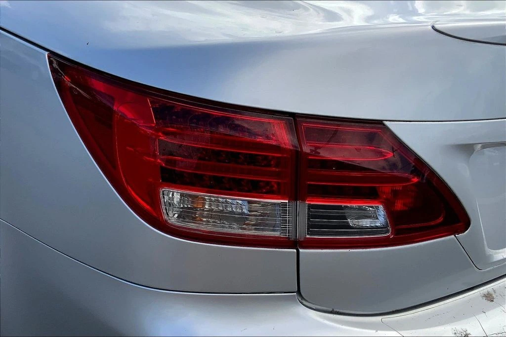 2015 Lexus IS 250 - Photo 27