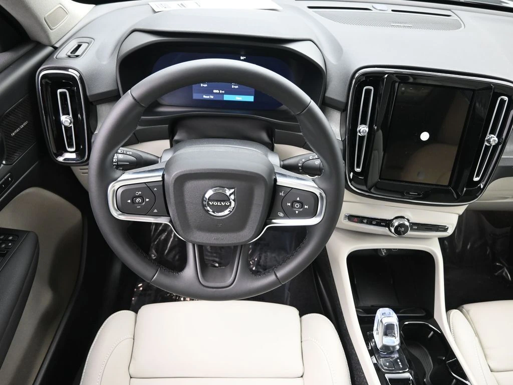 2026 Volvo - image 19