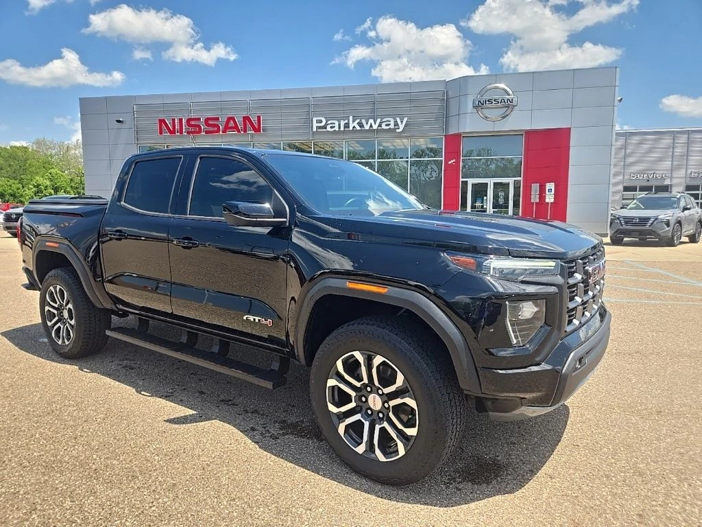 2023 GMC Canyon 4WD AT4 Crew Cab Short Box's photo