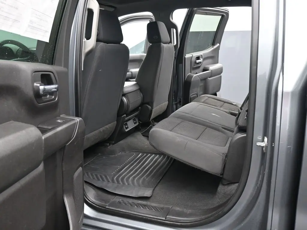 2020 Chevrolet Silverado 1500 Custom photo 16
