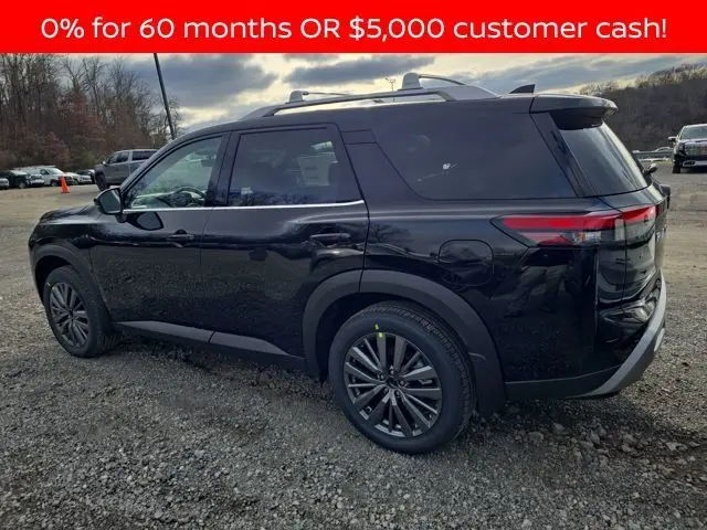 2025 Nissan Pathfinder SL photo 3