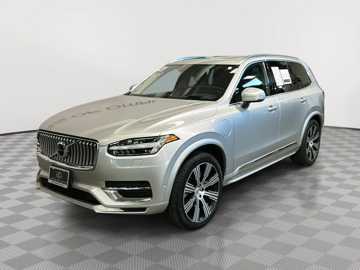 2021 Volvo - image 3