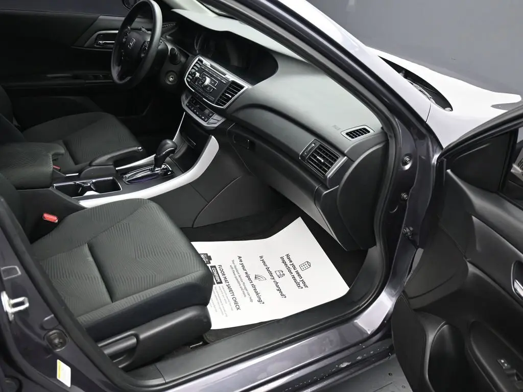 2015 Honda Accord LX photo 14