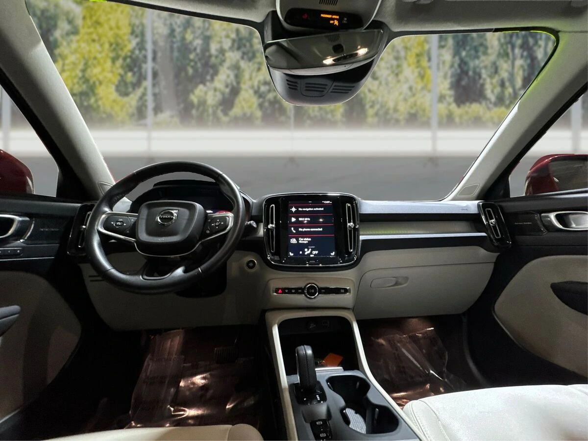 2021 Volvo - image 23