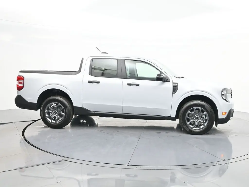 2025 Ford Maverick XLT photo 3