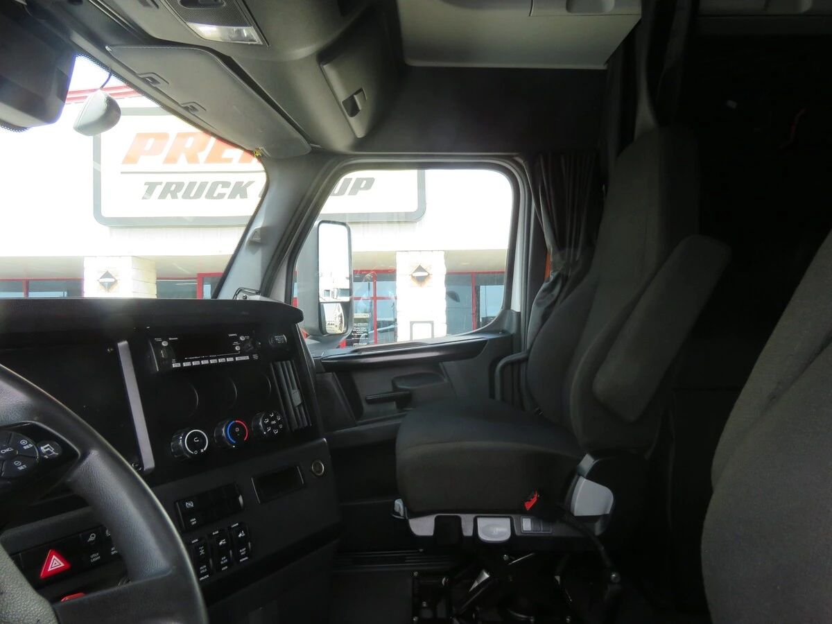 2023 Freightliner Cascadia - image 14