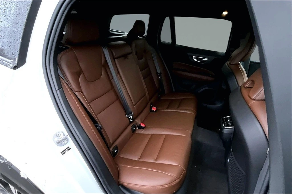 2026 Volvo - image 10
