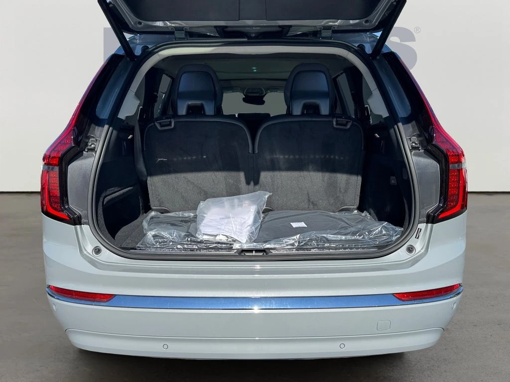 2026 Volvo - image 9