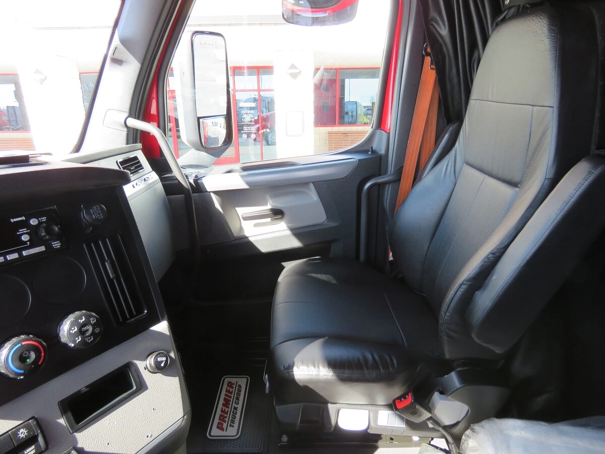 2022 Freightliner Cascadia - image 14