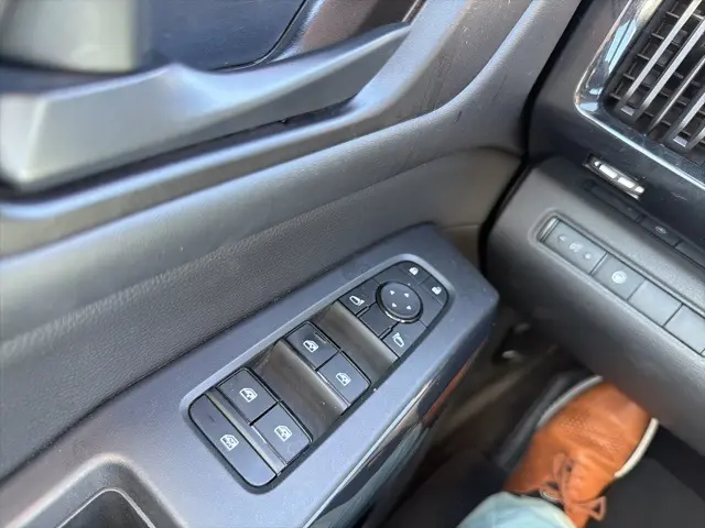 2024 Nissan Pathfinder SV photo 12