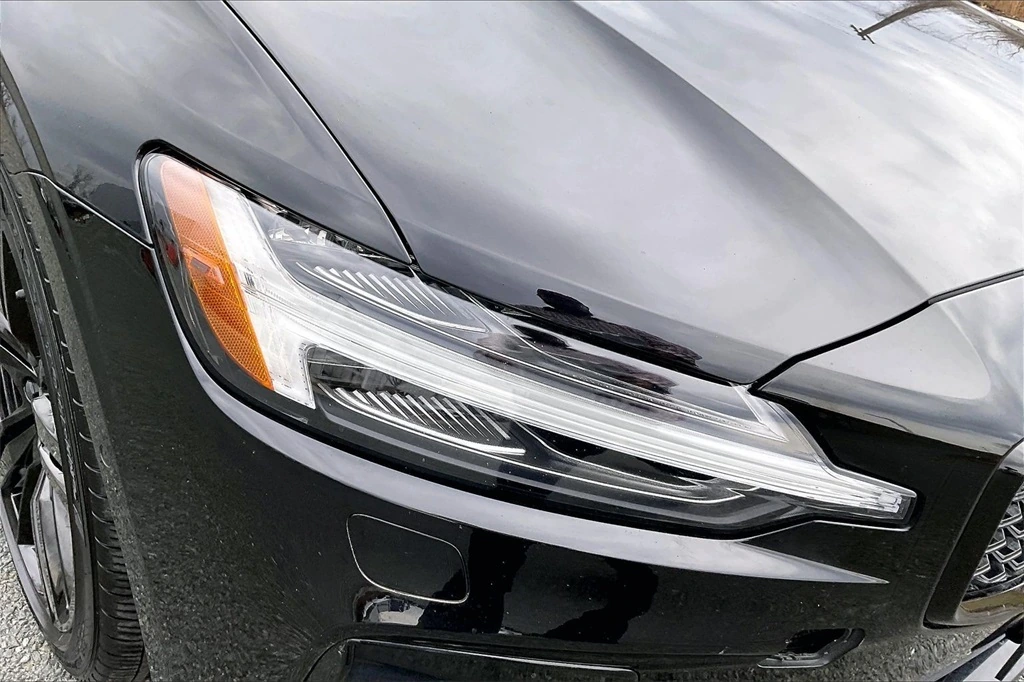 2023 Volvo - image 32