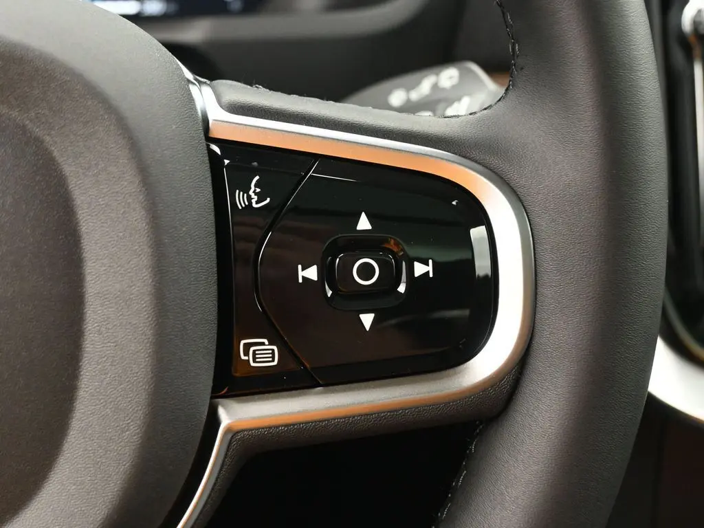 2026 Volvo - image 10