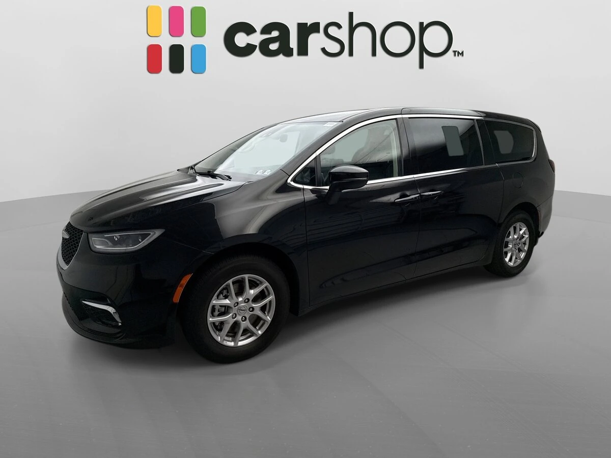 2023 Chrysler Pacifica Touring L's photo