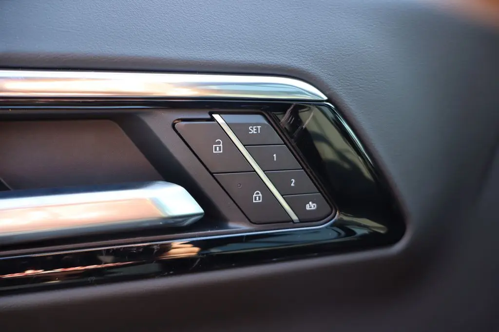 2025 Chevrolet Tahoe Premier photo 10