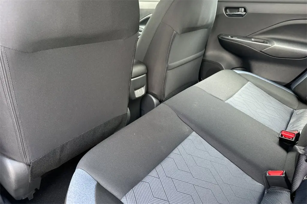 2025 Nissan Versa 1.6 SV photo 12
