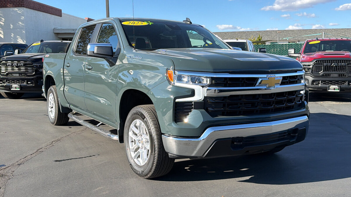 2025 Chevrolet Silverado 1500 4WD Crew Cab 147 LT w/2FL