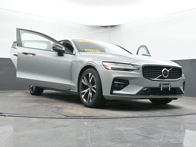 2025 Volvo - image 66