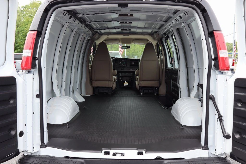 2025 Chevrolet Express Cargo Work Van - Photo 24