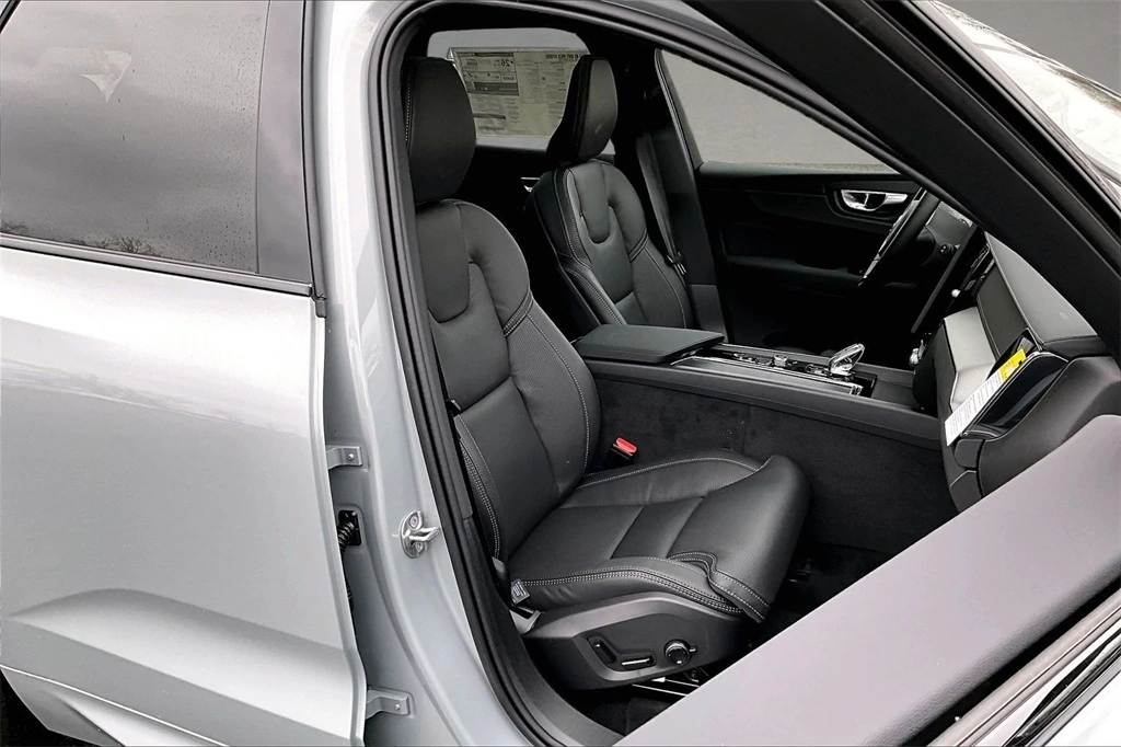 2026 Volvo - image 11