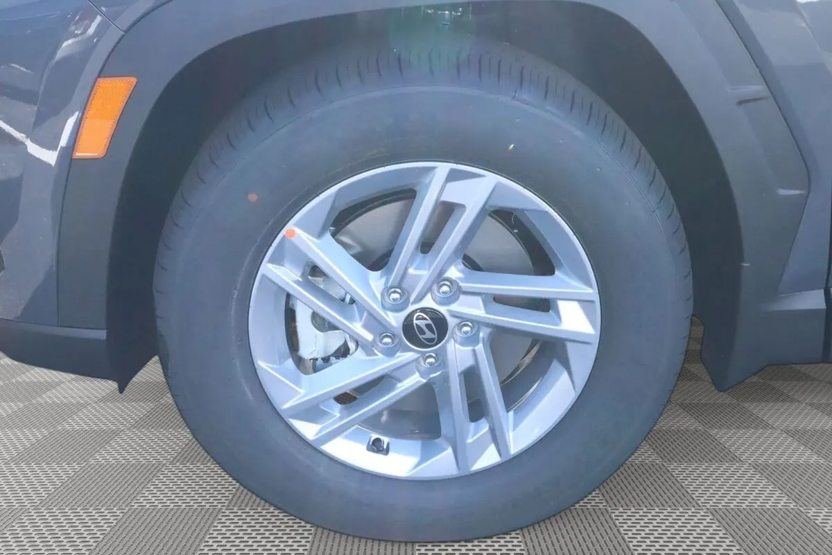2026 Hyundai Tucson SE photo 4