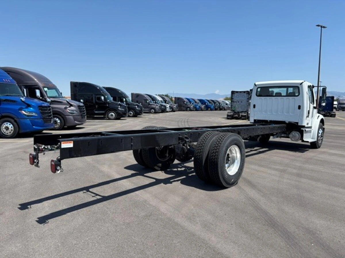 2027 Freightliner M2 106 — photo 5